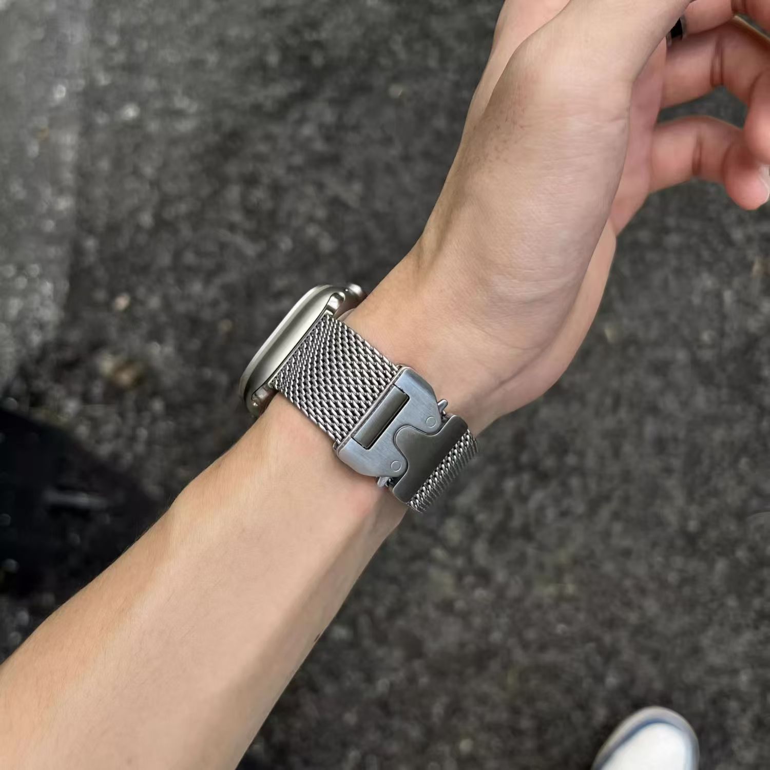 Milanese Loop Strap for Apple  - огляд і ціна Milanese Loop Magnetic